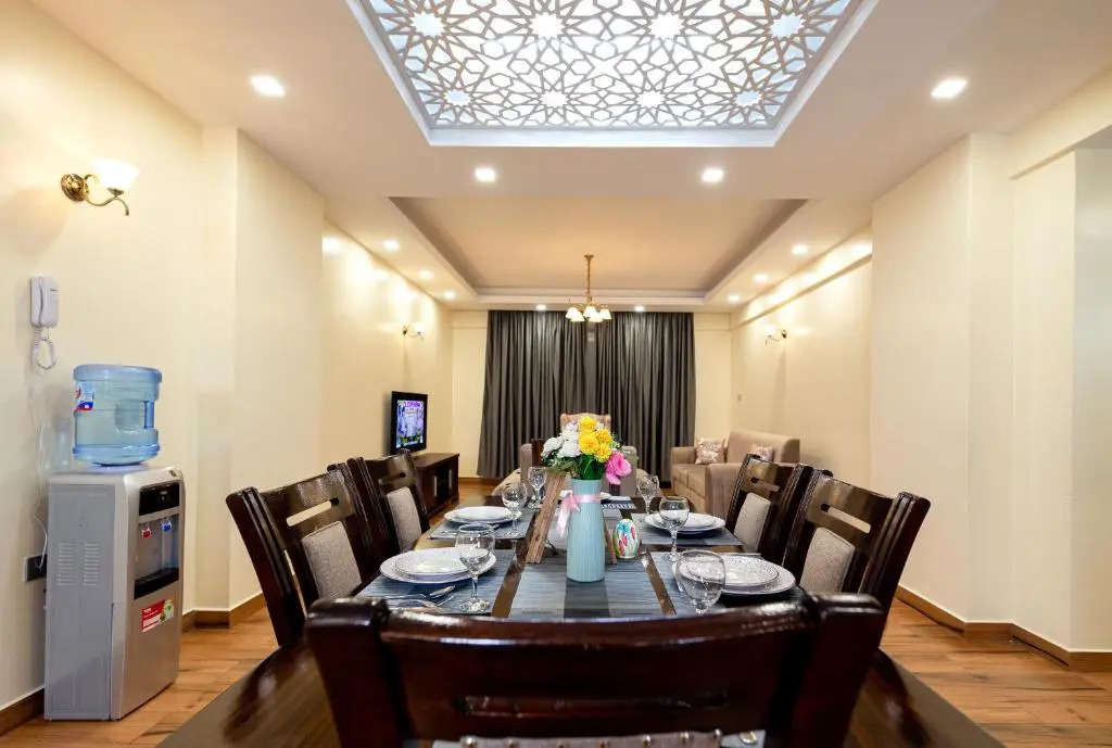 K's Place - Elegant 2 Bedroom Apartment with a Pool & Gym