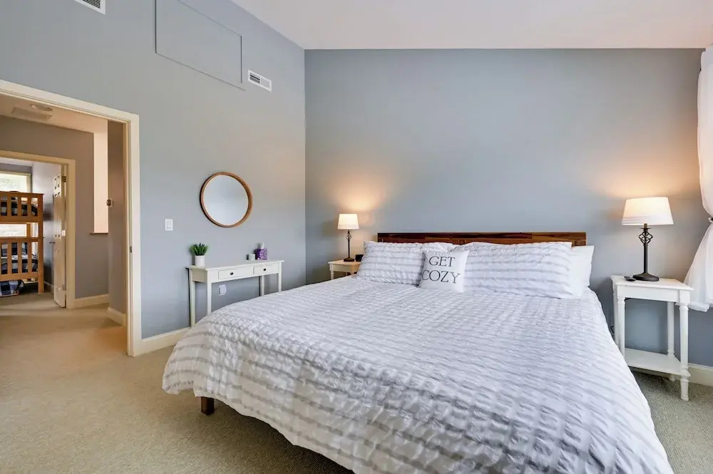 Bright Condo w/ Community Perks: Near Ski Quechee!