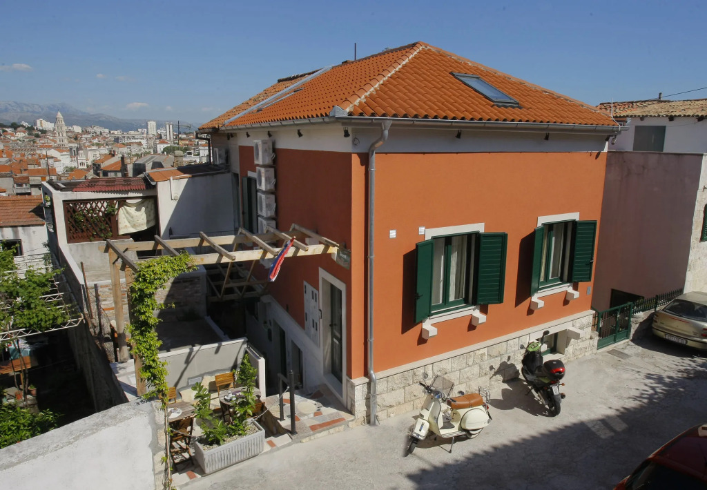 Hygge Rooms Split