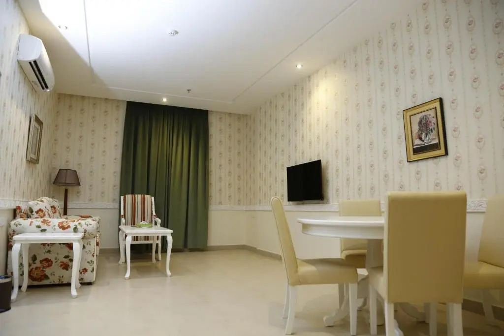 Flora Hotel Suite 2