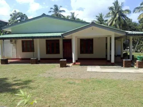 Lake Edge Bungalow