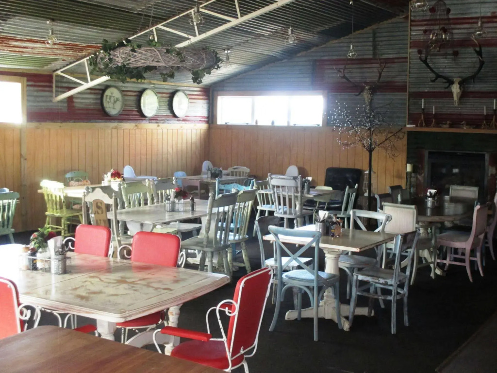 FatOwl Motel, Bar & Eatery