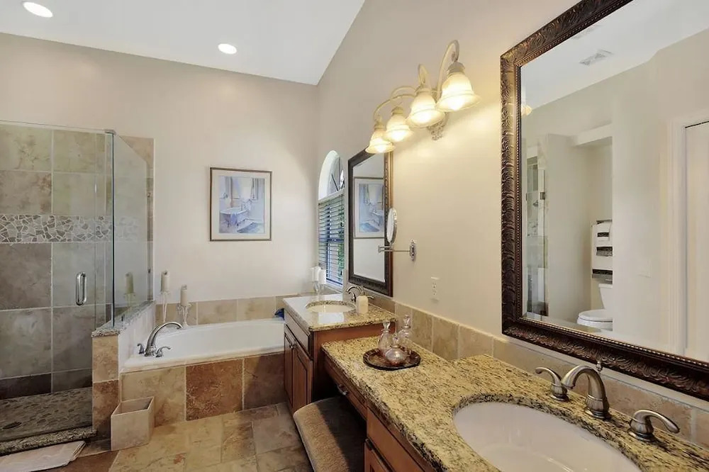 Piccadilly Cir Home