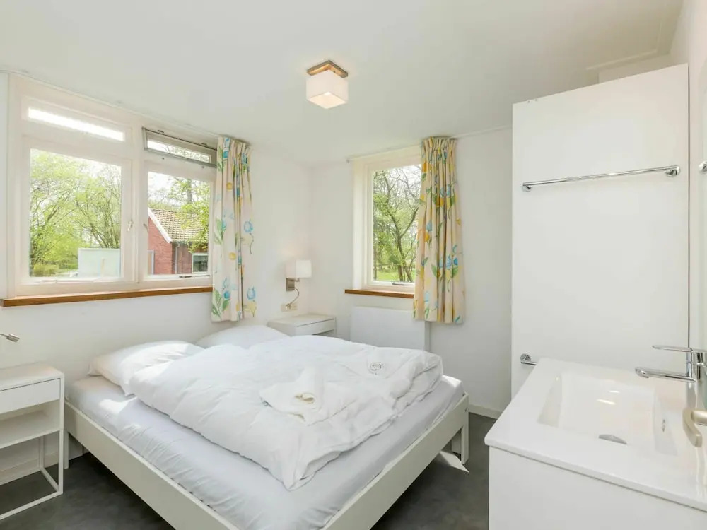 Attractive Holiday Home in Vrouwenpolder With Fenced Garden