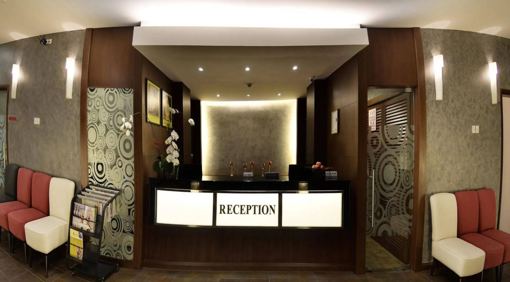 Roomz Hotel