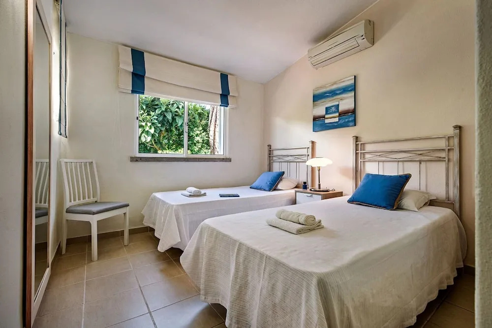 Villa Joya in Loule With 4 Bedrooms and 4 Bathrooms
