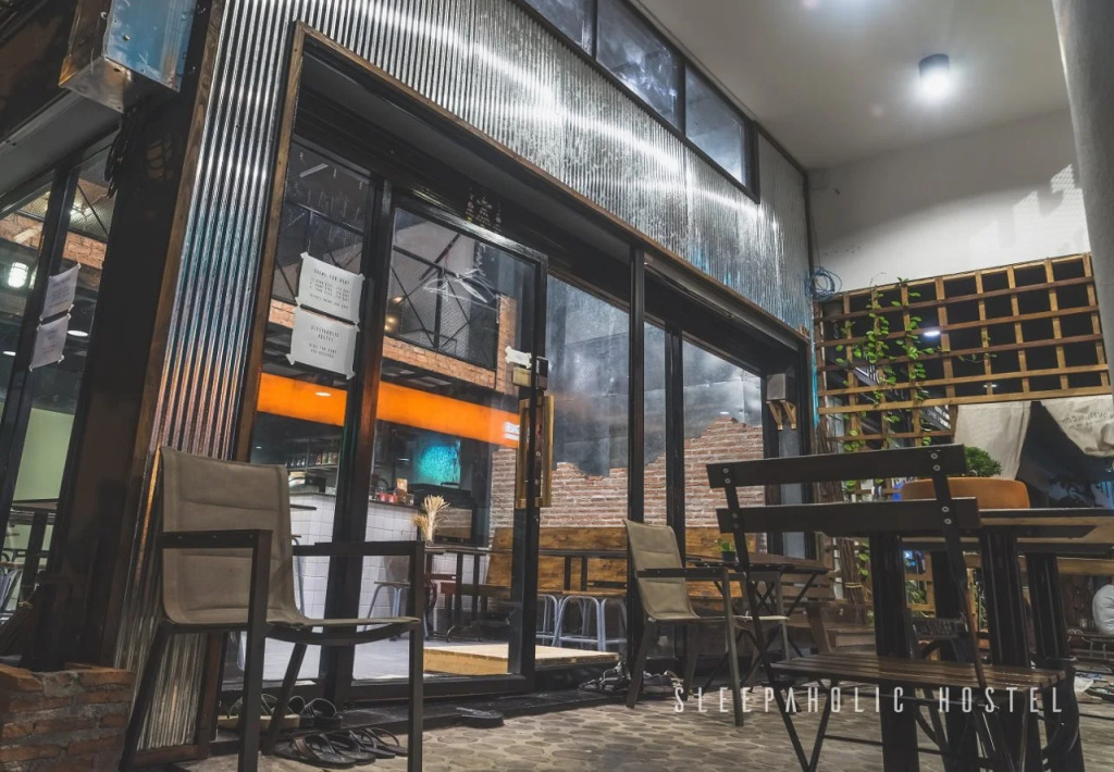 Sleepaholic Hostel