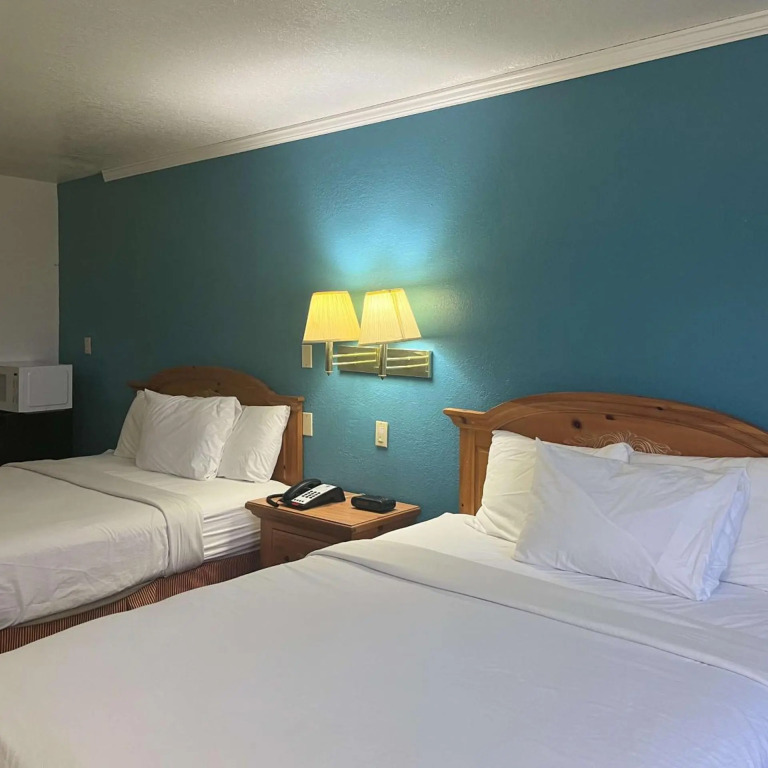 Motel 6 Portland, IN