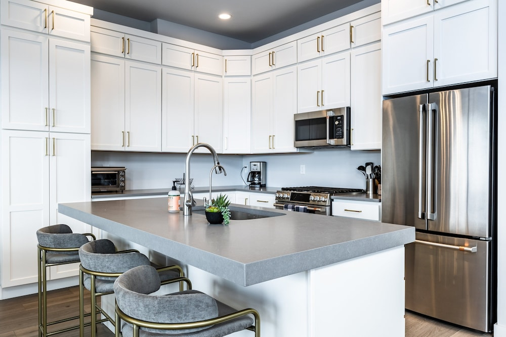 Modern Mountain Retreat Sleeps 10 Park City
