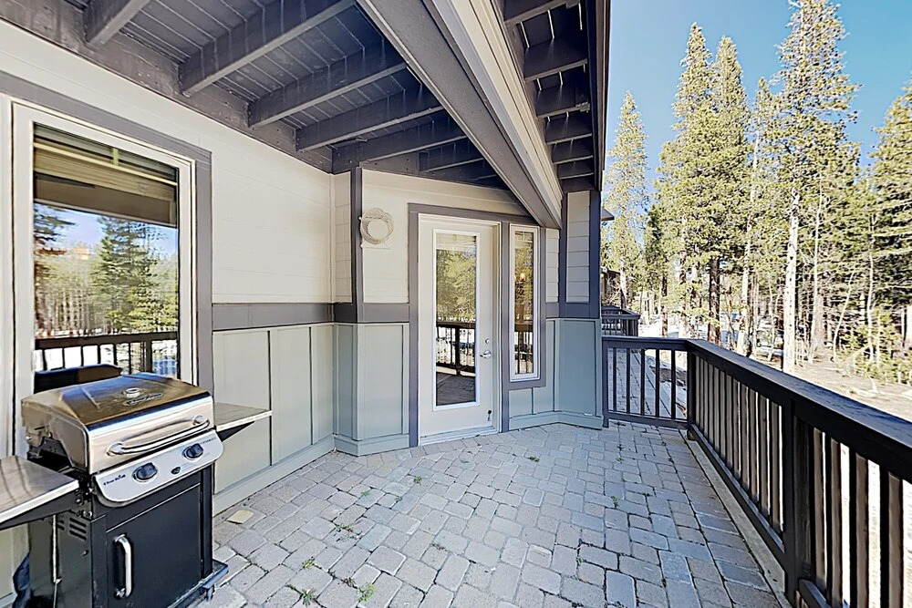 Updated W/ Pool & Hot Tub - Walk To Lift! 2 Bedroom Condo