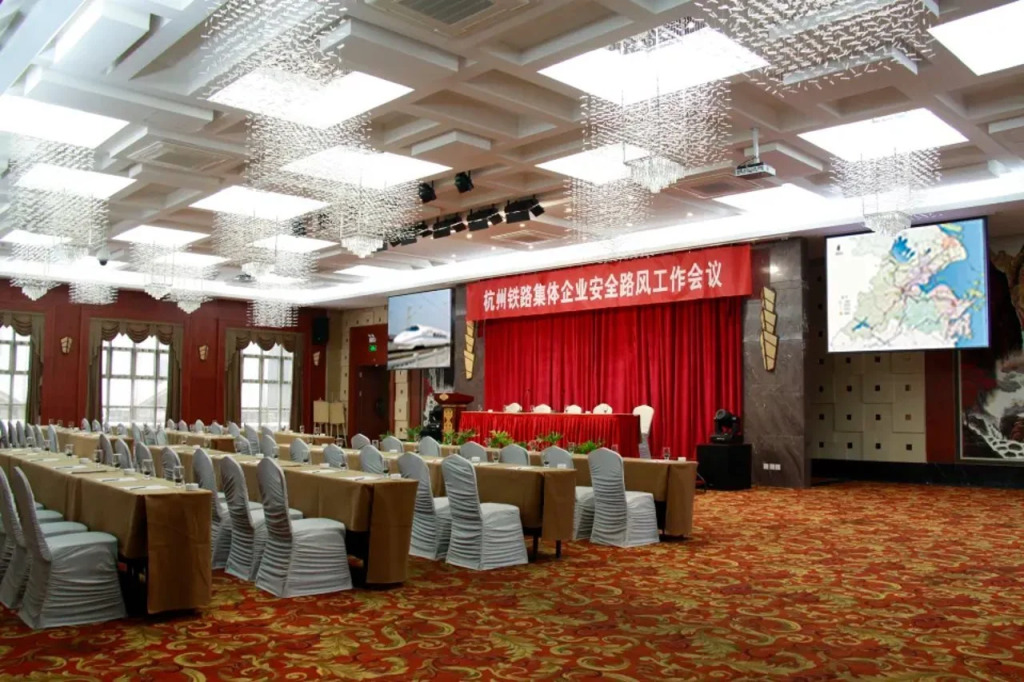 Wuyue Qianmen Hotel