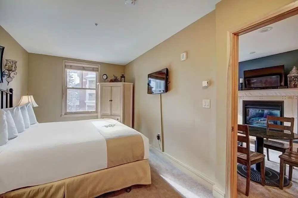 8179 Silver Mill 2 Bedroom Condo by RedAwning