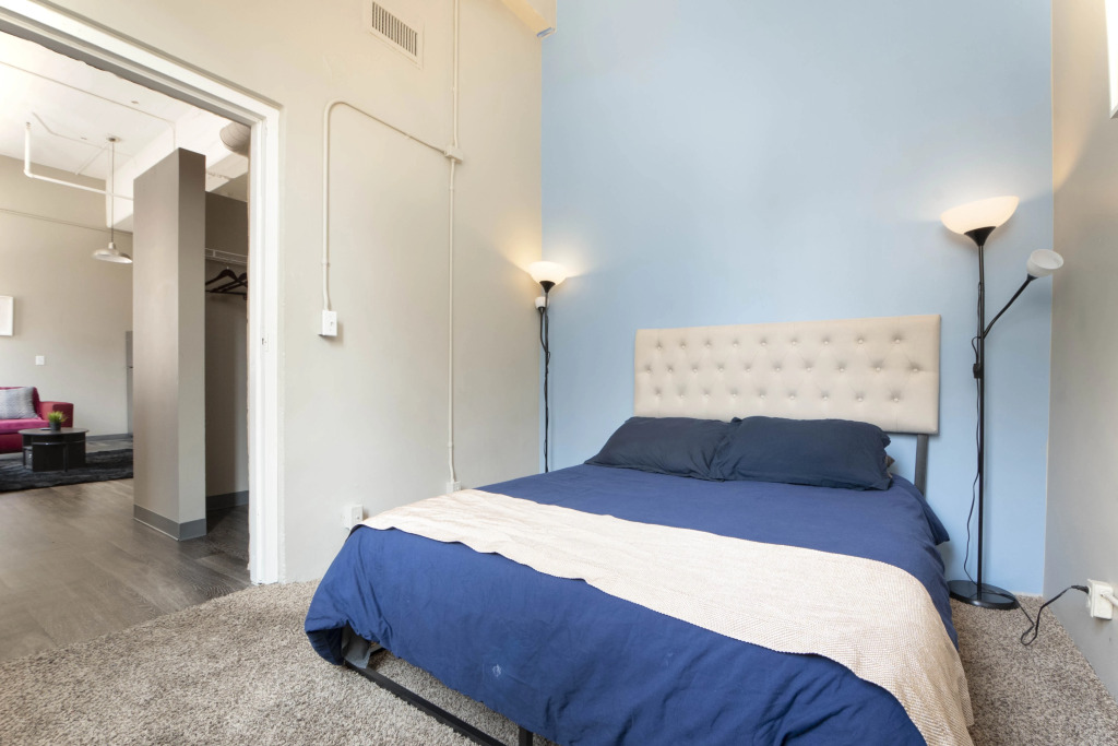 One Bed Loft Apartment with great wifi!