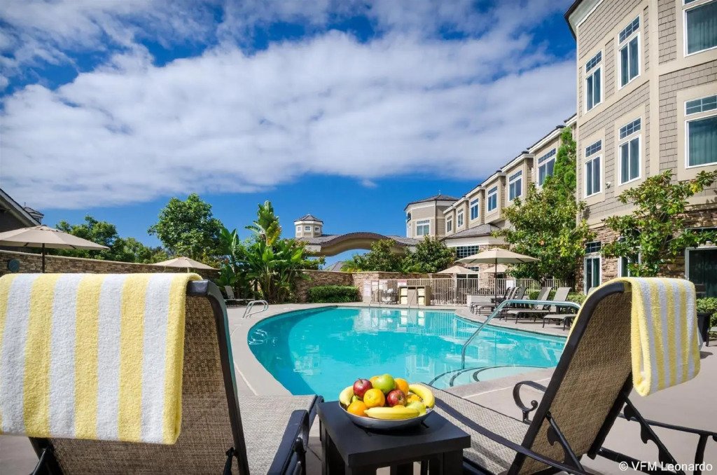 West Inn & Suites
