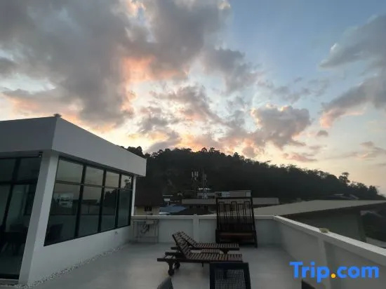 Luxury 4BR Private Pool Villa + Sunset Rooftop