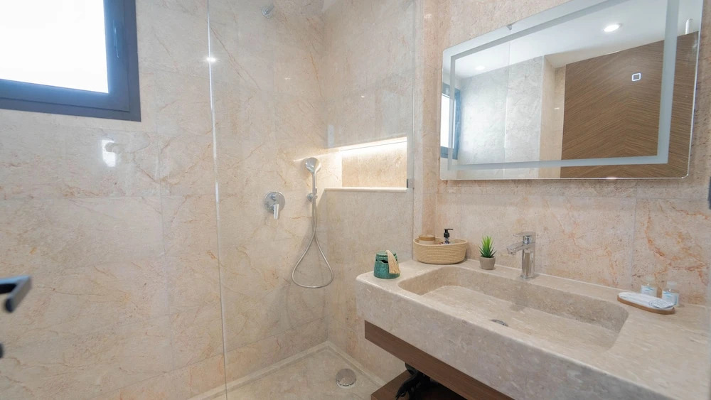 New 2BR Sunny Balcony Jardins Carthage