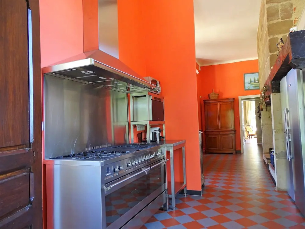 Vineyards and Valleys: A French Hide-in