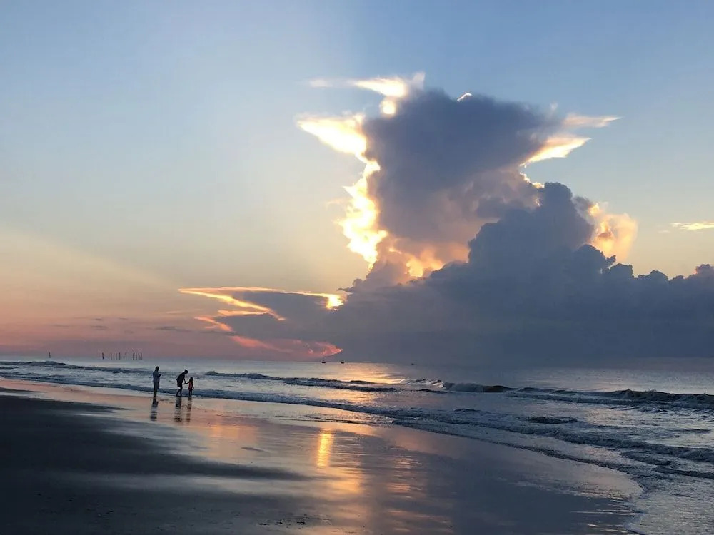Luxury 3 BR home 1 Block from the Beach