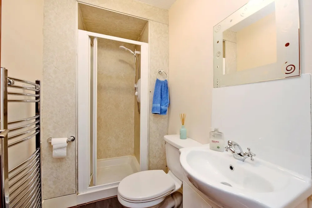 Luxurious Aberdeen Retreat Sleeps 21 & Parking