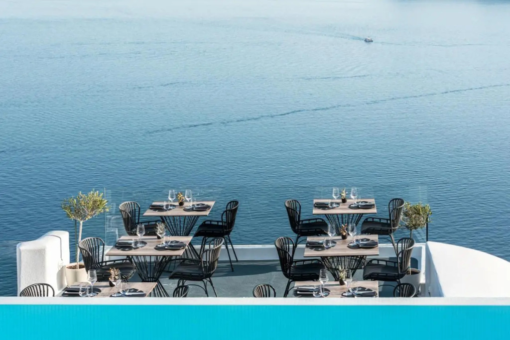 La Perla Villas and Suites