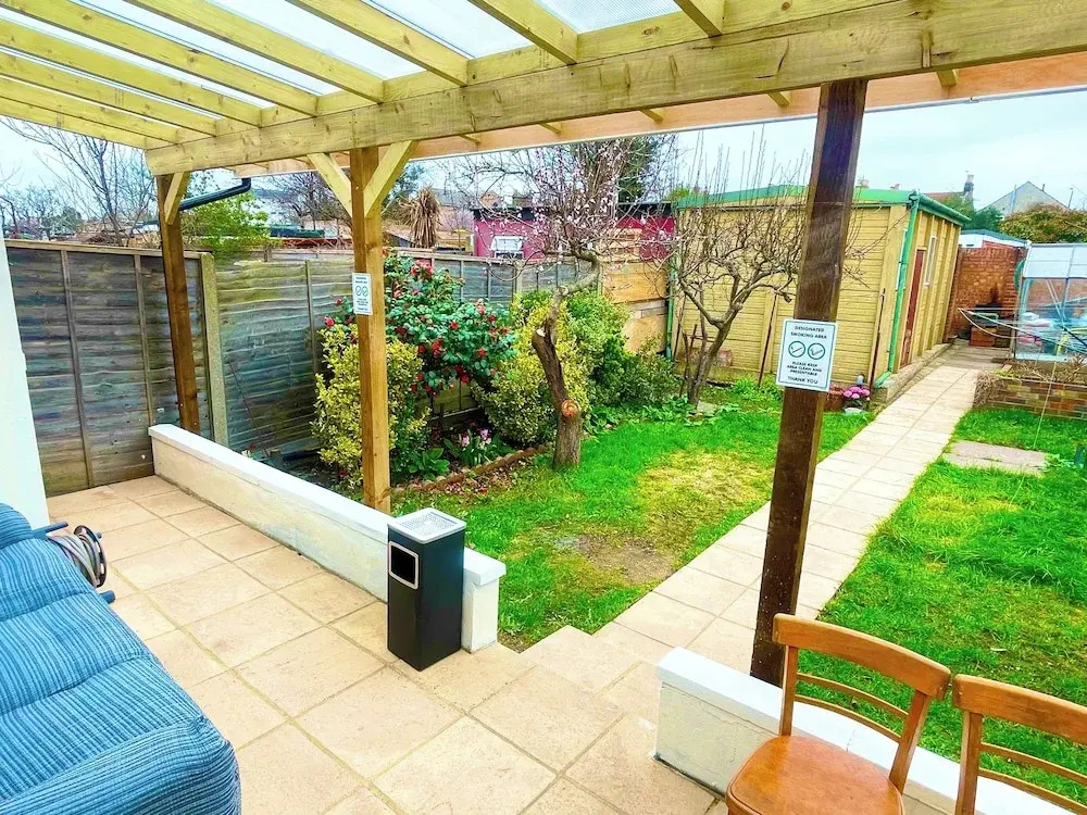 1 Bed Apartment - Sleeps 4 - Pets - Free Parking
