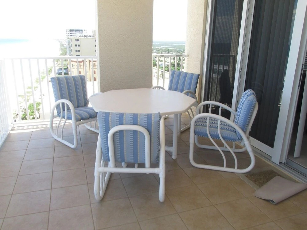 Southeast Corner with great views - 3 BR 3 BA - Sanibel 1005