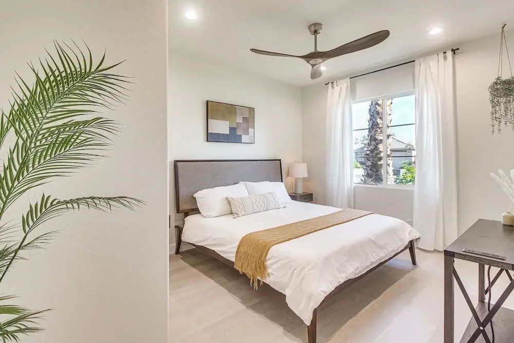 Indio Oasis w/ Heated Saltwater Pool + Hot Tub!