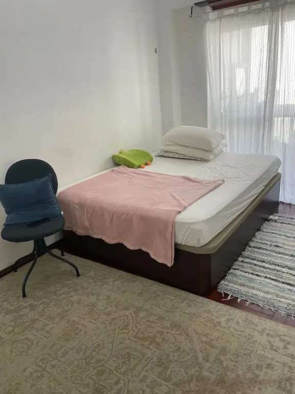 Room in Guest Room - Very Prime Location From Lisbon Airport
