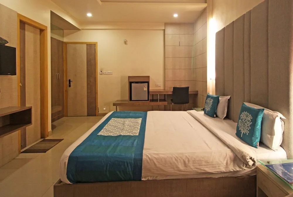 OYO 5047 Hotel President