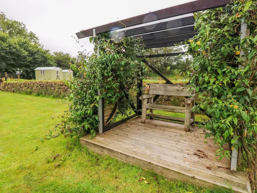 Shepherds Hut - The Hurdle
