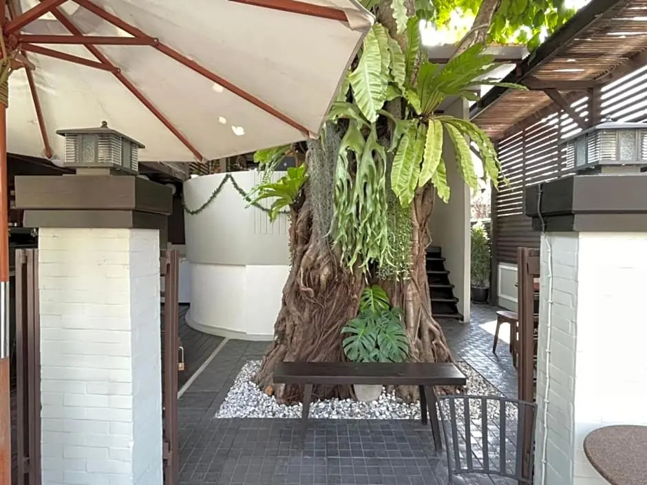 Rich Lanna House