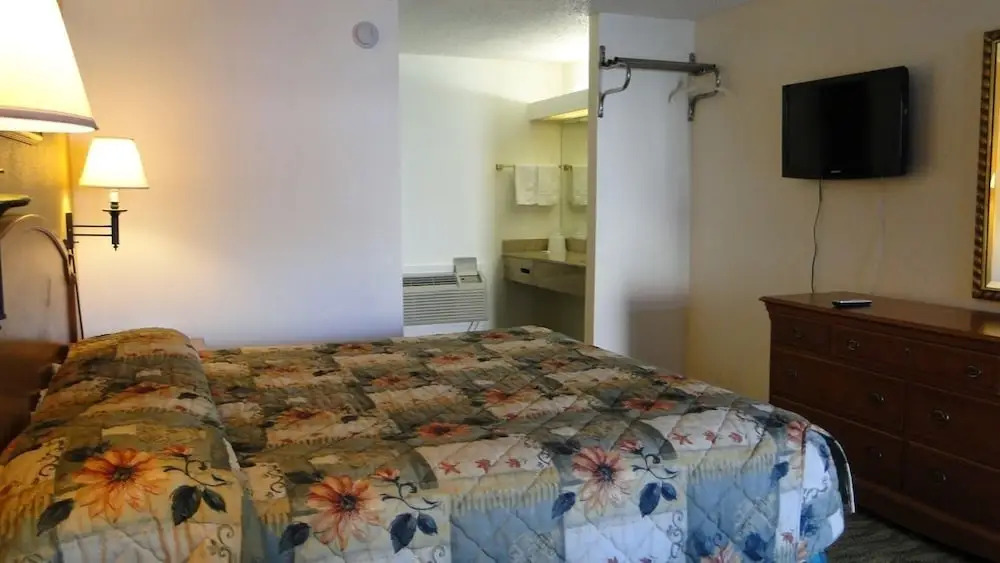 Deluxe Inn