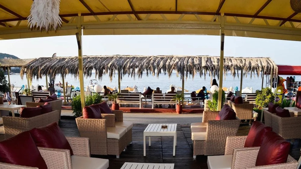 Del Mare Suites "by Checkin"