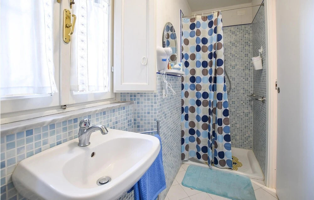 2 Bedroom Amazing Home In Massarosa