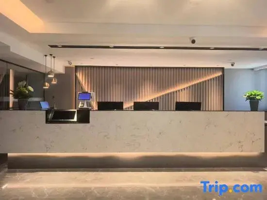 Homeinn Selected Hotel (Urumqi Convention Wuyue Plaza)