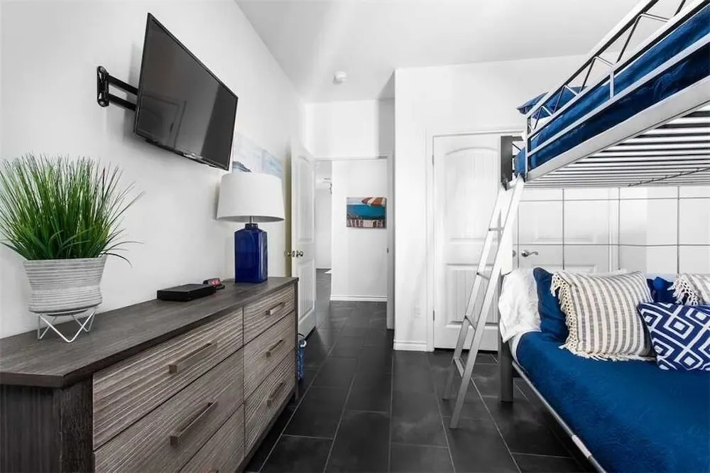 1813 S 11th Townhome #601 5 Bedrooms 4.5 Bathrooms Townhouse