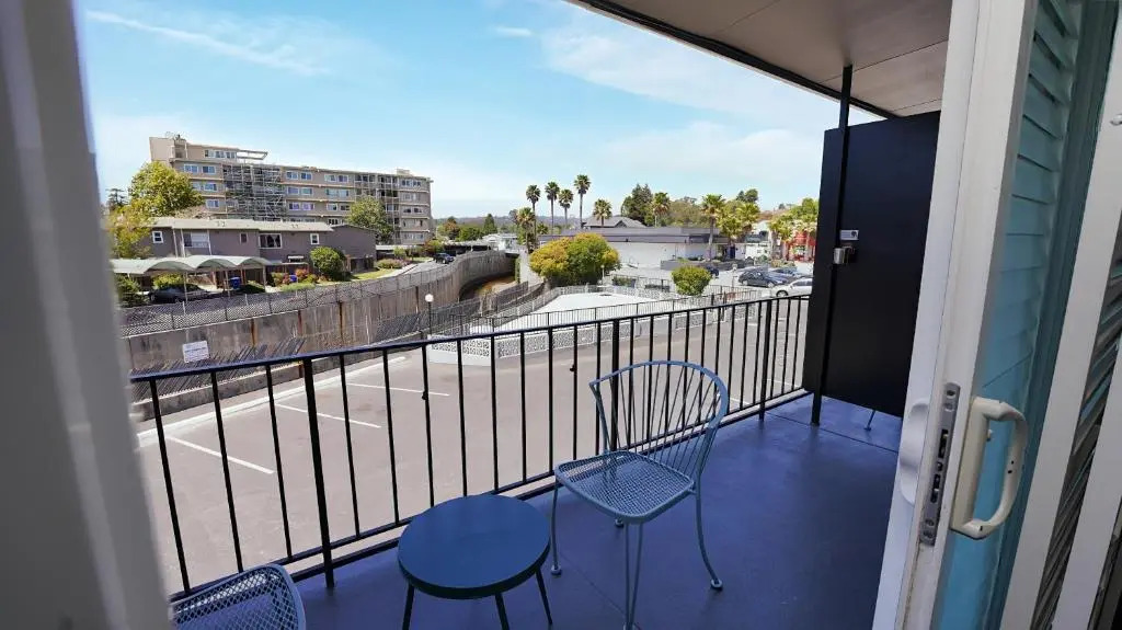 SeaSide Inn & Suites