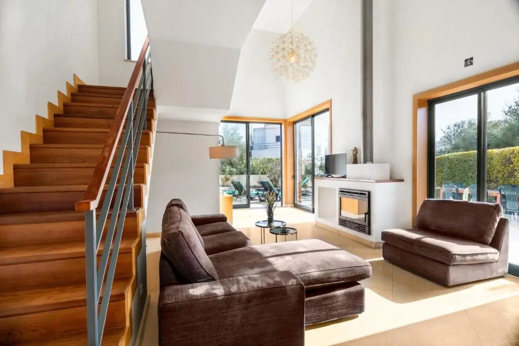 LINDA Oura Beach 4BR Villa 10 New for rent