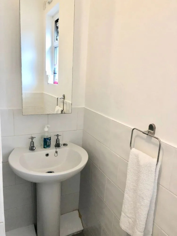 Purple Cloud Cosy 4 bed Cottage with Garden Parking Pet-Friendly