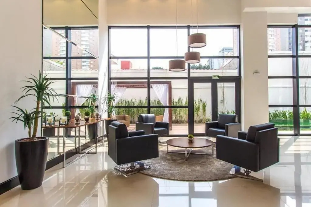 709- Apartamento Decorado Encantador, mobiliado, amplo, cozinha completa, Excelente localização no Rebouças