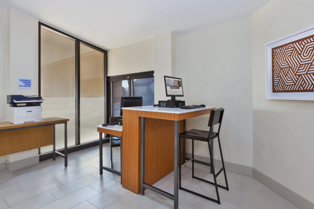 Holiday Inn Express Detroit-Warren/General Motors Technology Center by IHG
