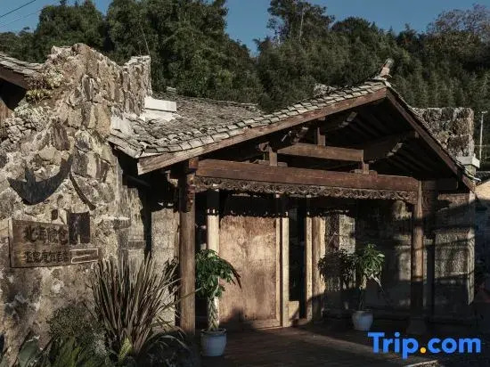Yunnan Tengchong Beihai Granary Hot Spring Resort Hotel