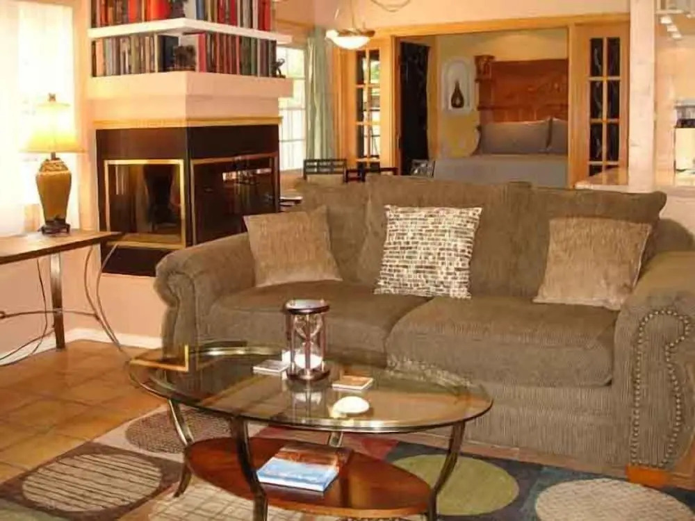 Coyote Inn - 21 and Over - A Town & Desert Boutique Hotel