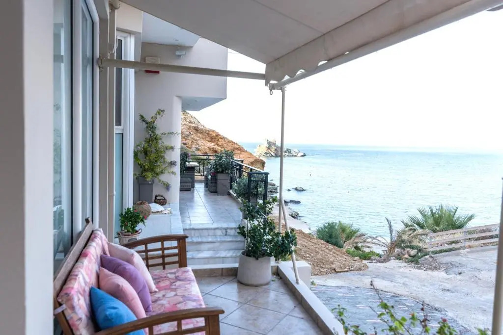 Sea View Apartments 10meters from the beach
