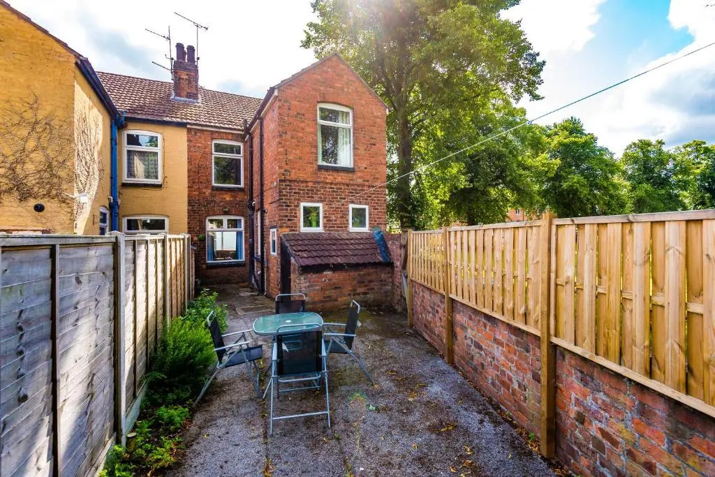 Spacious 4-Bed House in Crewe by 53 Degrees Property, Long-term discounts, Ideal for Contractors