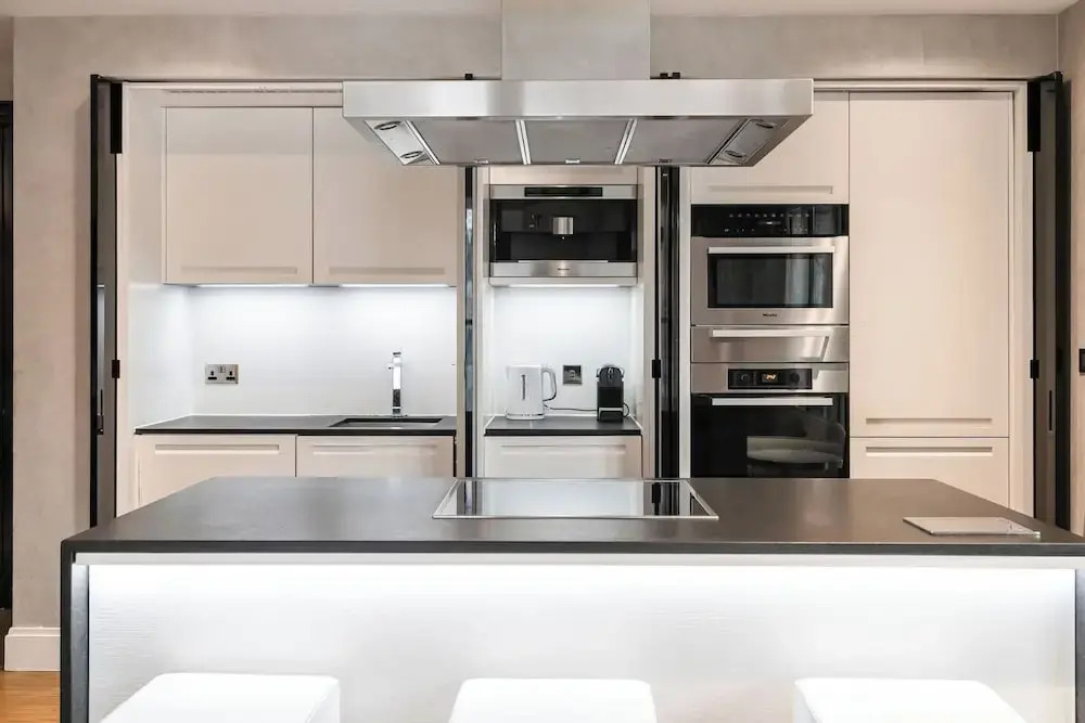 Luxury Kensington Home - Concierge Elevator AC