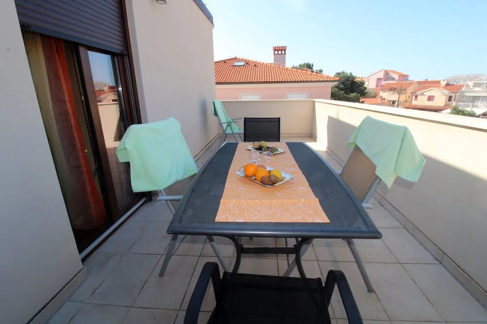 Apartment Veronika With two Sleeping Room, Near the sea
