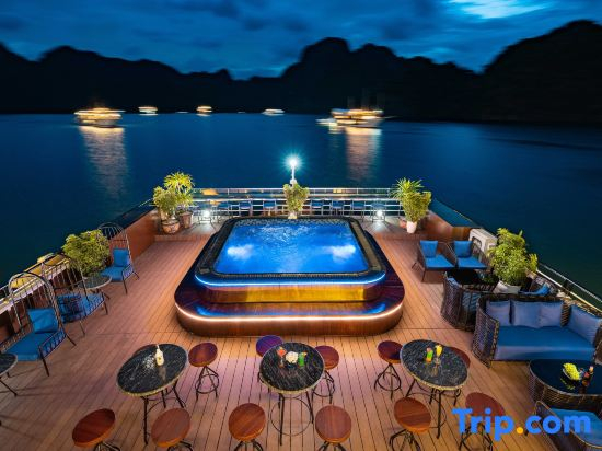 La Casta Cruise Luxury Ha Long Bay Experience Private Cabin with Ocean View Balcony and Bathtub