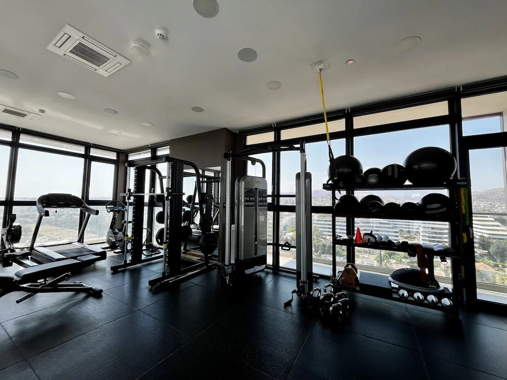 128 LIM - 2002 Stay Only Tower Suite