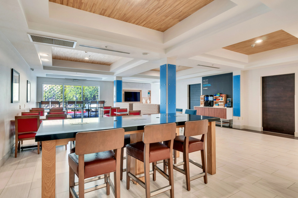 Holiday Inn Express Hotel & Suites Lake Elsinore by IHG